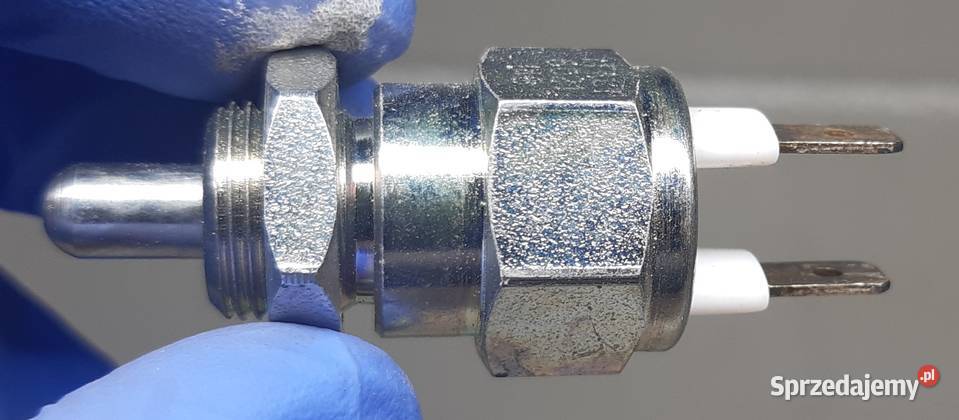 WŁĄCZNIK ŚWIATEŁ COFANIA SKODA 105 120 FELICIA