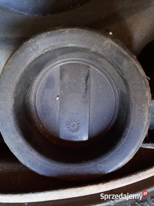 Kołpaki z czasów PRL do samochodu Fiat Sławno