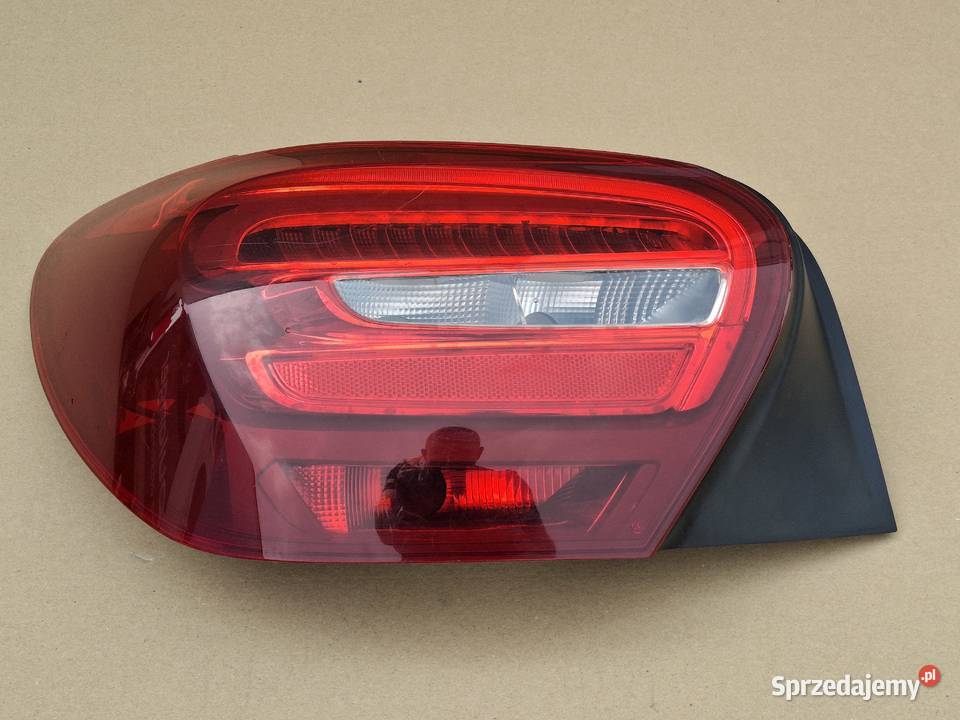 MERCEDES AKLASA W176 LIFT LAMPA LEWY TYŁ LEWA osobowe Bieleń