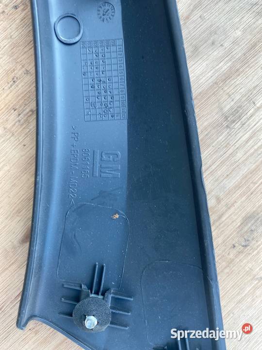 Listwa błotnika Corsa C prawa 09114742 Dębica sprzedam