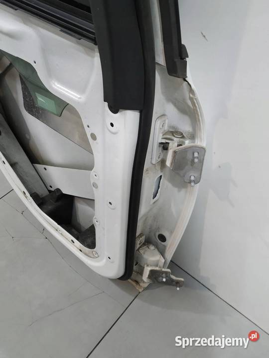 DRZWI LEWE TYŁ 799 KOMBI MercedesBenz Cklasa IV