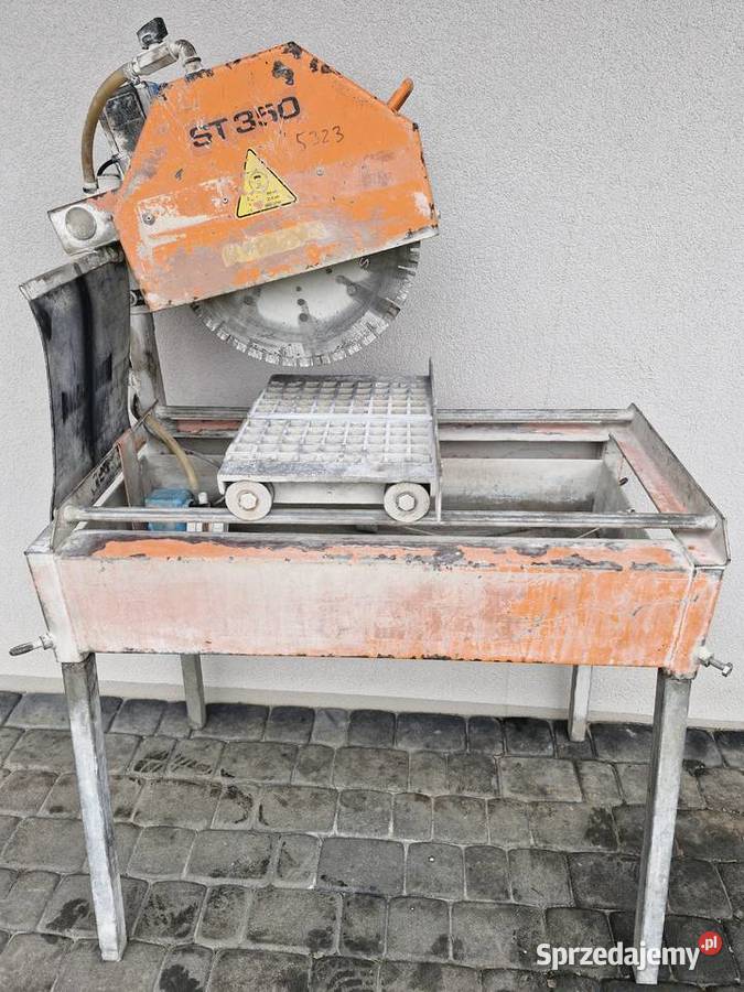 Zagęszczarka i piła do cięcia kostki i betonu