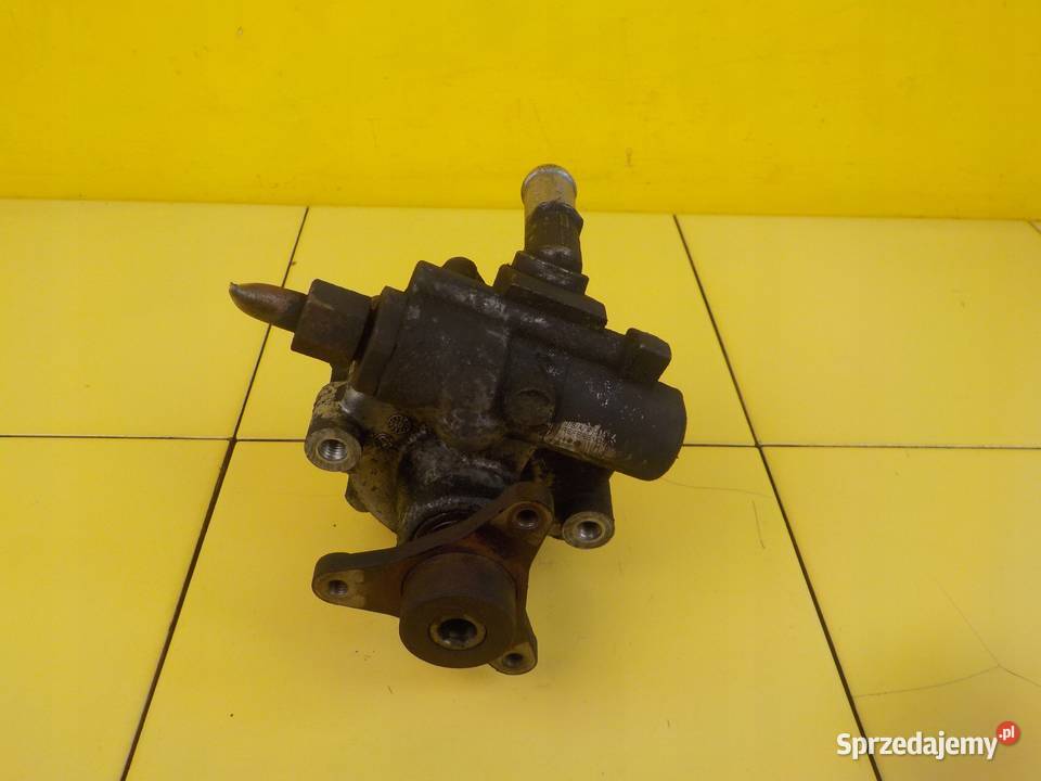 TRAFIC VIVARO 20 DCI EURO 5 13r 114 M9R786 pompa Suków