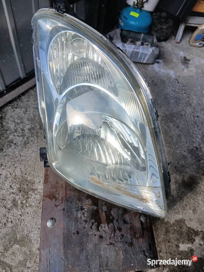 Reflektor lampa prawy przód suzuki Swift Zwoleń