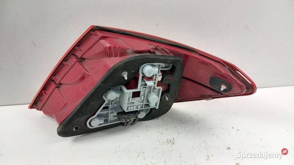 MERCEDES W204 SEDAN LAMPA TYŁ LEWA wielkopolskie