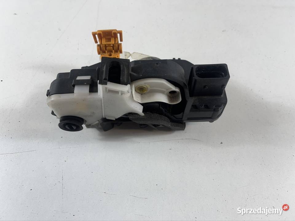ZAMEK DRZWI PRAWY PRZÓD 3023880 OPEL ASTRA 4 IV Międzychód sprzedam