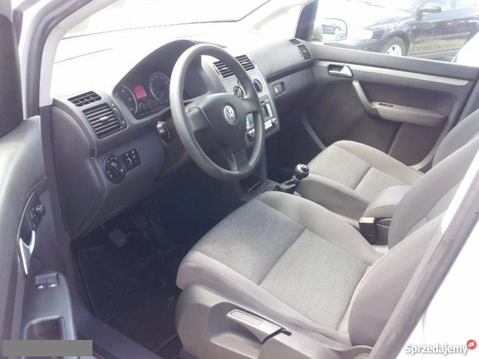 Na sprzedaż Volkswagen Touran srebrny bezwypadkowy opolskie