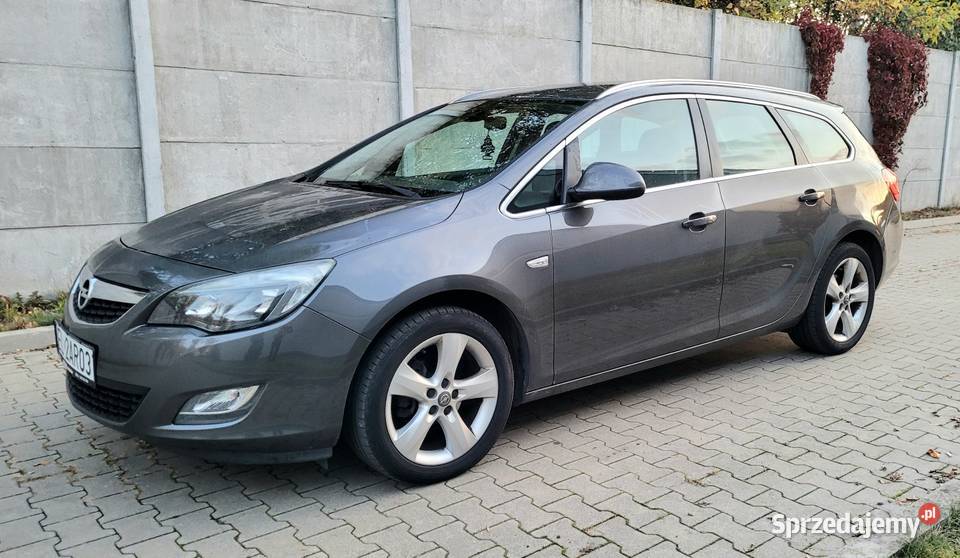 Opel Astra J 14T 140 klima navi hak lakier metallic Łódź