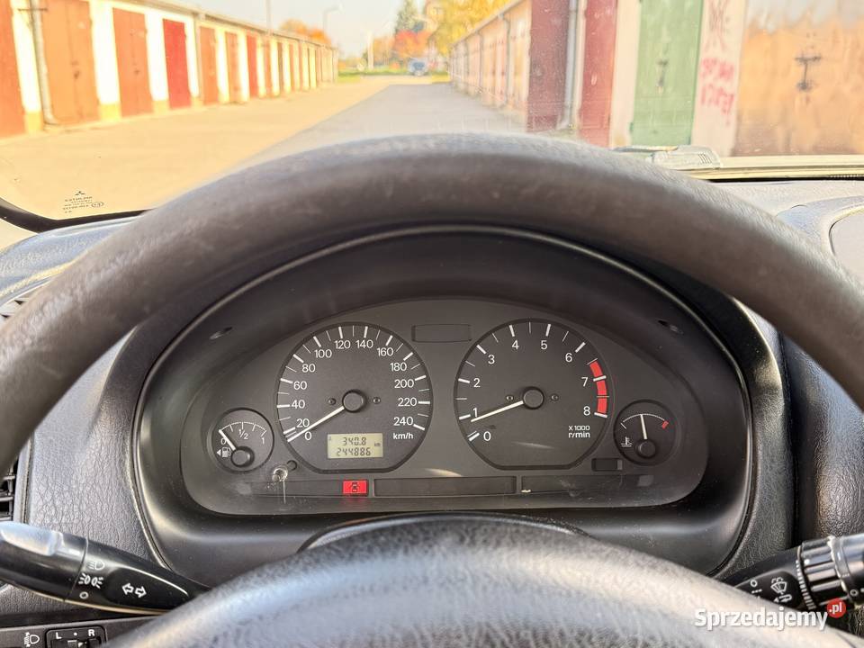 Mitsubishi Carisma 16 100 benzyna pierwszy świętokrzyskie Ostrowiec Świętokrzyski