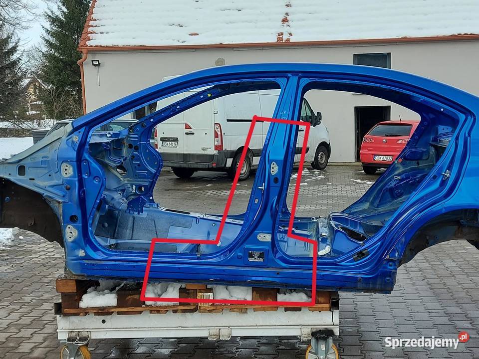 Subaru WRX STI 2015 próg lewy słupek środkowy b