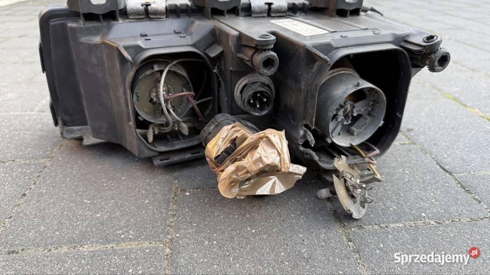 Lampa prawa przód BMW e36 8353802 Radom