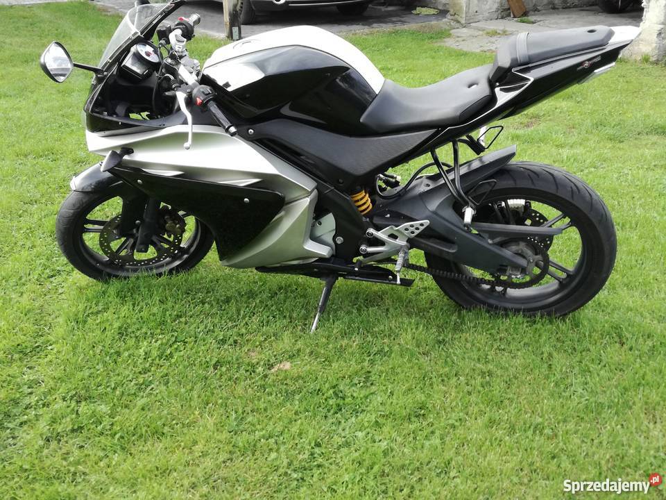 YAMAHA YZF R125 sportowy Rogów
