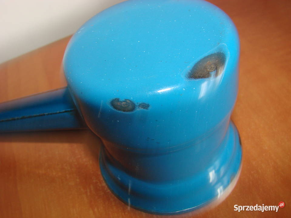mały emaliowany rondelek