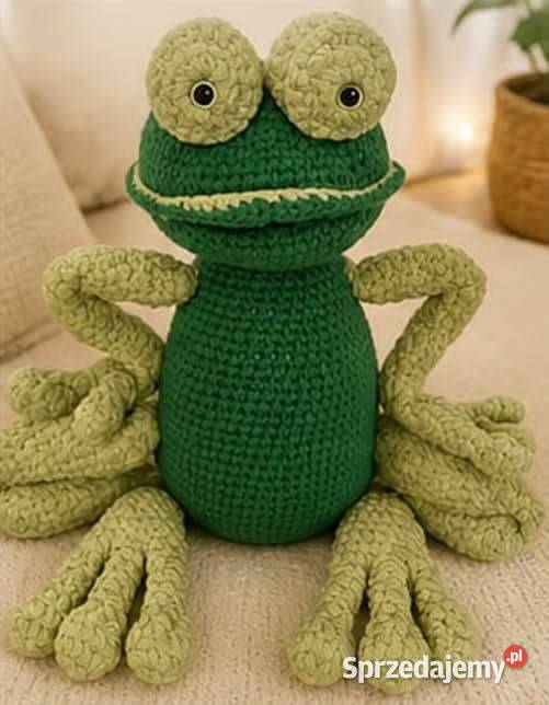Ręcznie robiona szydełkowa żabka amigurumi Parzniew