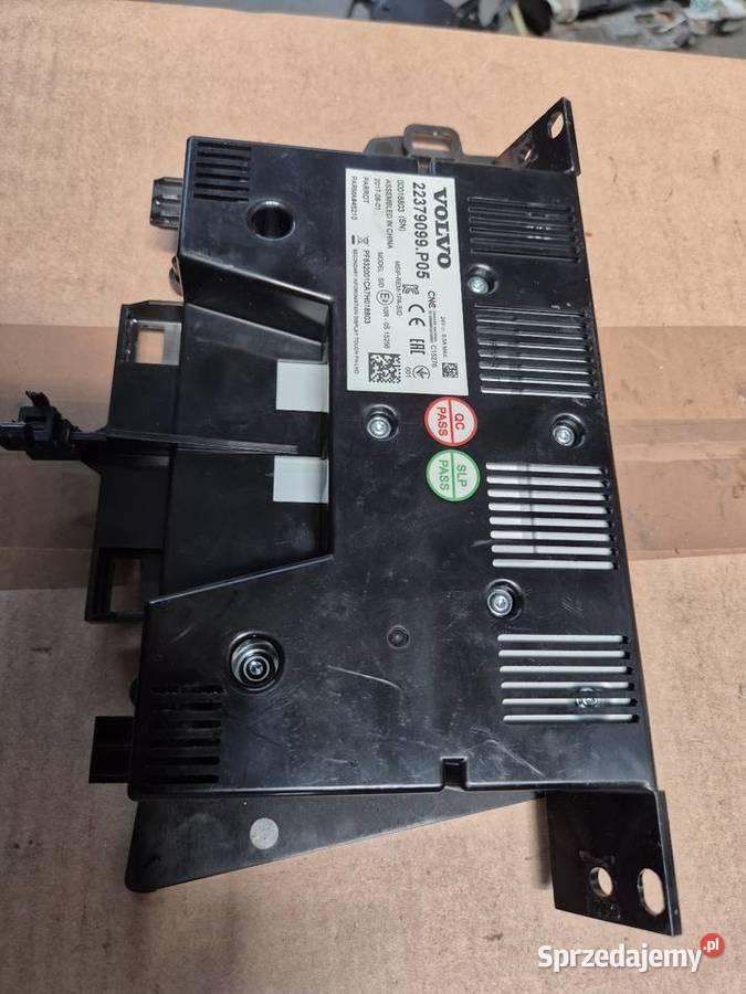 Wyświetlacz ekran panel radia nawigacja Volvo