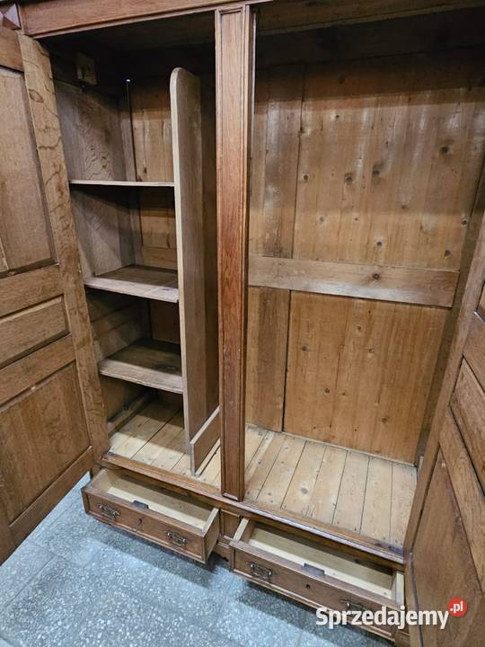 Duża stara szafa sieniowa