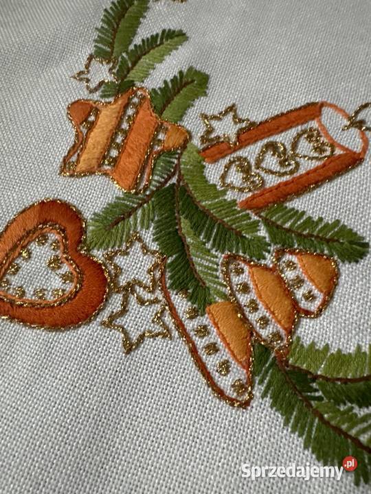 obrus ręcznie haftowany motywy Świąteczne biały Zabrze
