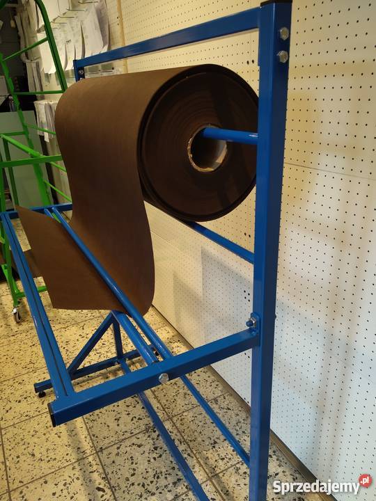 Stojak do materiałów w rolkach