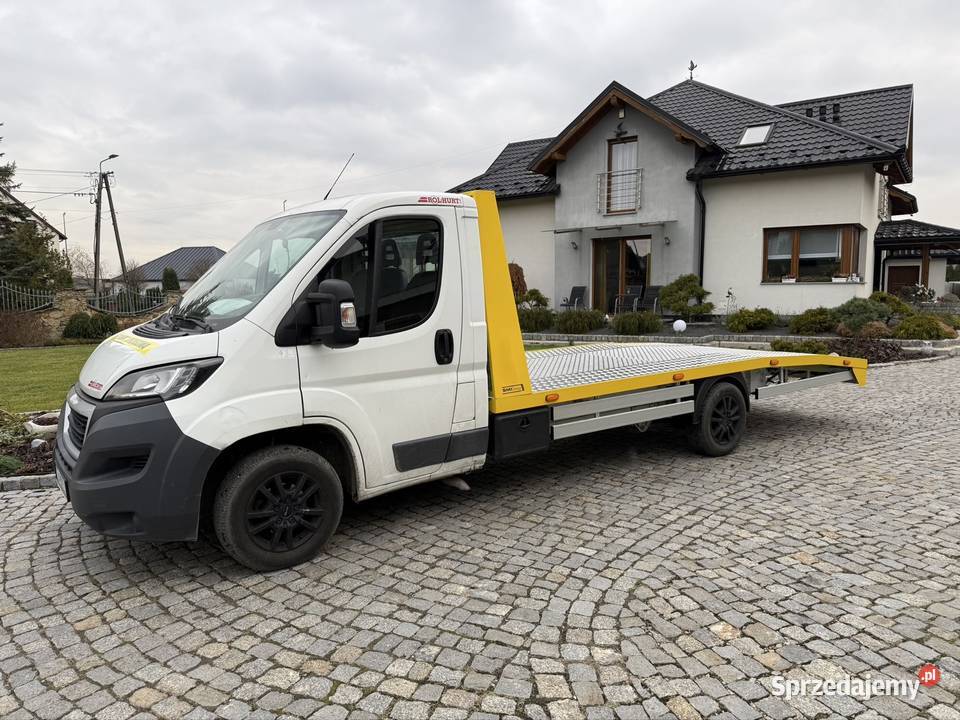 Zabudowa laweta pomoc drogowa Renault master Rok produkcji 2025