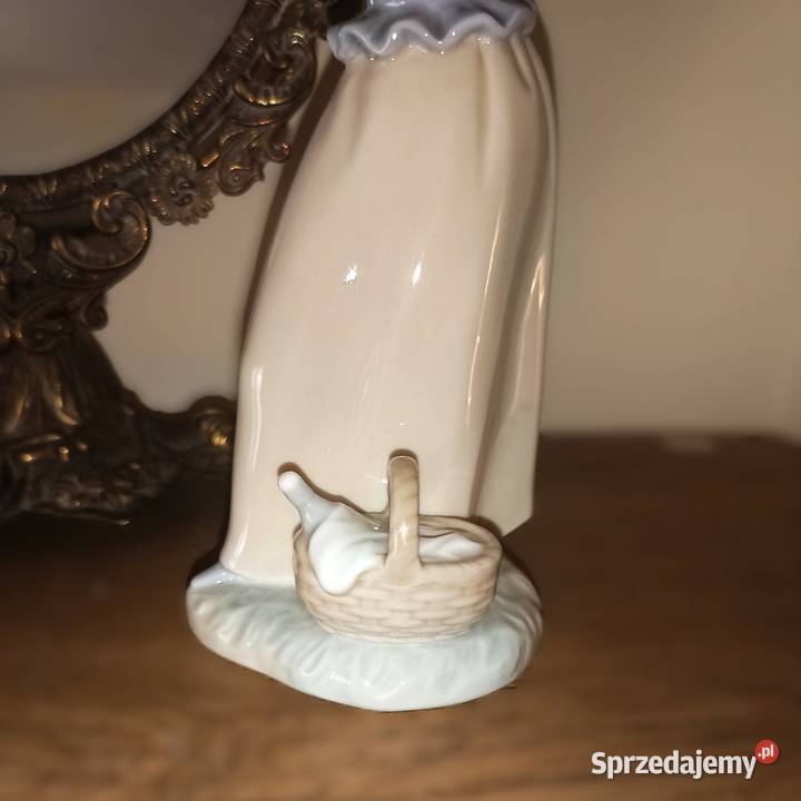 Nao LLadro Figurka dziwczynki Szczytno