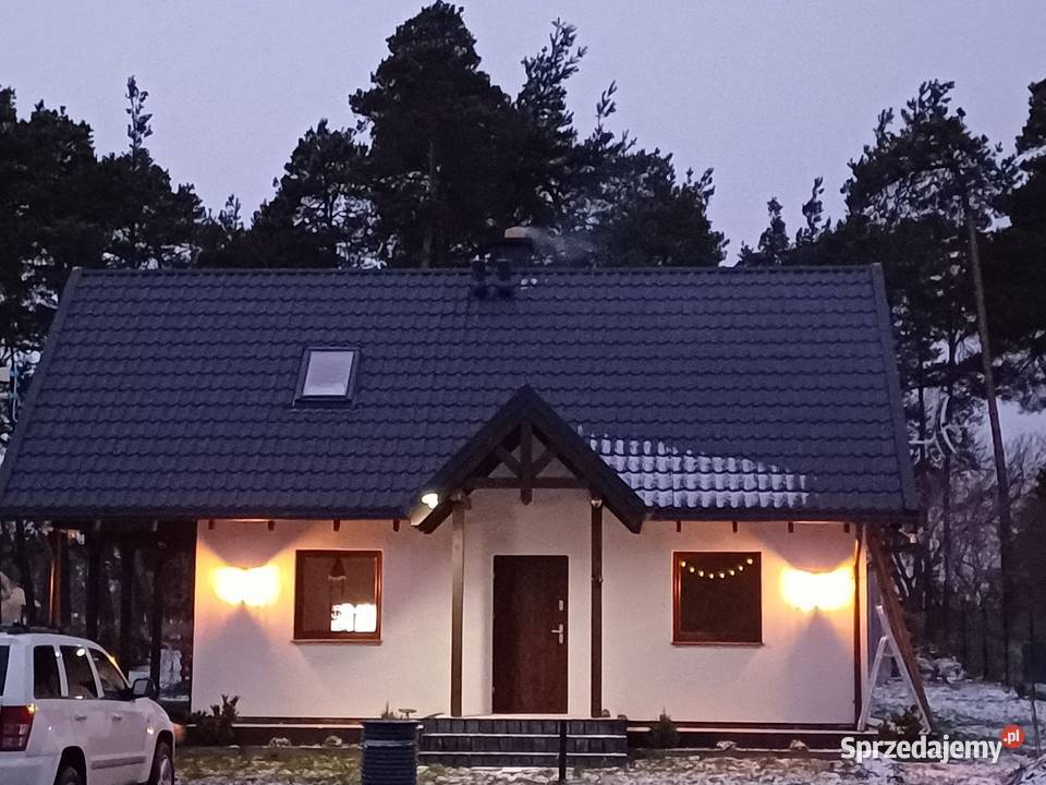 Nowy dom jeziorem lesie wolnostojący