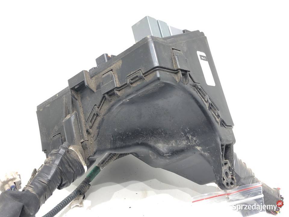 SKRZYNKA BEZPIECZNIKÓW TOYOTA YARIS III