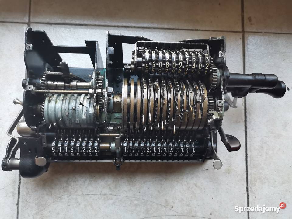 Stara maszyna do liczenia z lat 50 tych