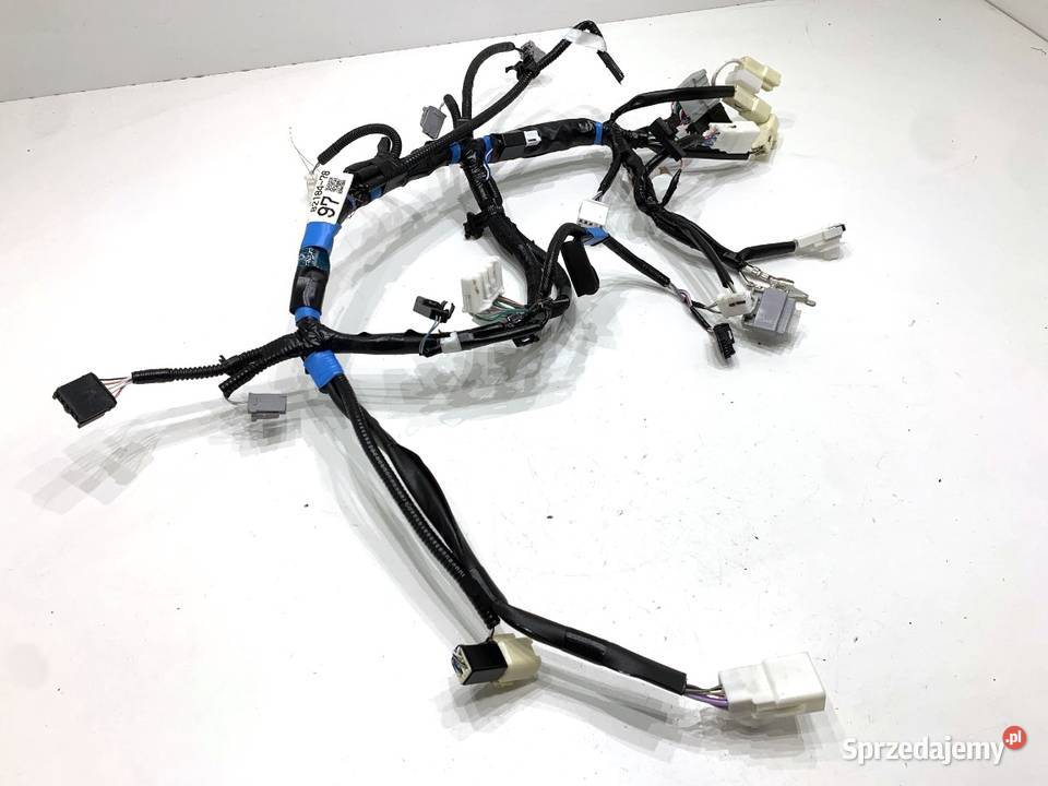 WIĄZKA KLAPY BAGAŻNIKA TYŁ LEXUS NX 8218478210A osobowe sprzedam