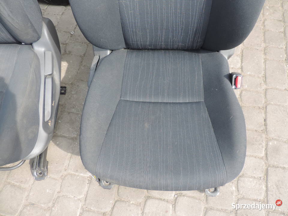 FOTEL LEWY PRAWY TOYOTA AURIS 1 5D Wyposażenie wnętrza Nowy Sącz sprzedam