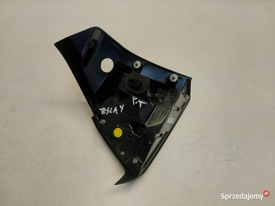 TESLA MODEL Y 2024r LAMPA PRAWA TYŁ TYLNA