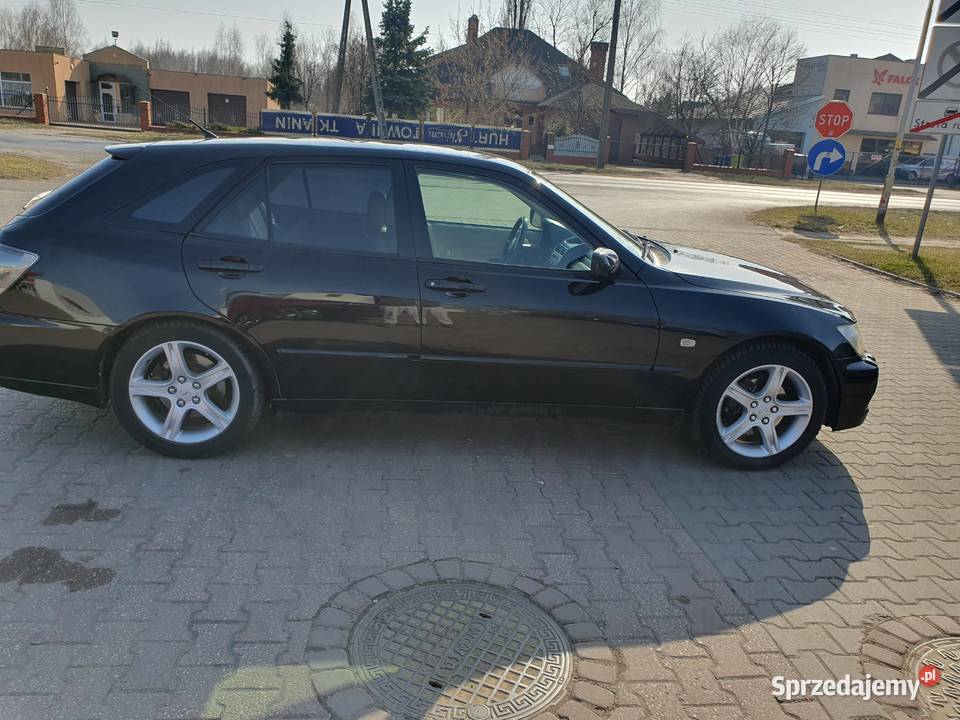 LEXUS is 300 sportCross Rok produkcji 2001 Stara Gadka