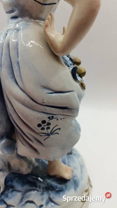 Figurka porcelanowa dziewczyna z mnóstwem owoców sprzedam
