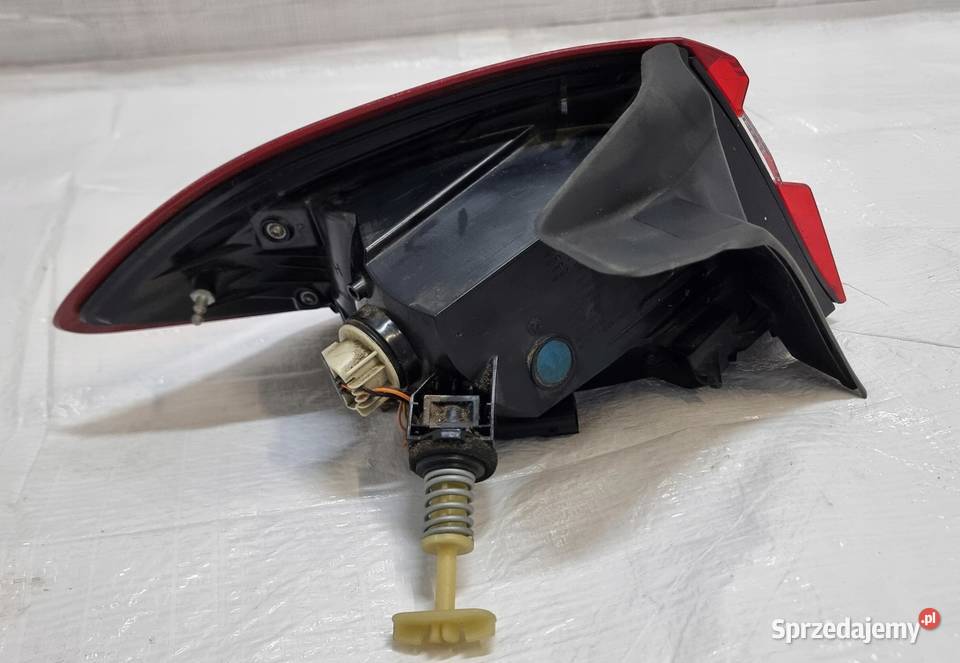 LAMPA PRAWY TYŁ EUROPA H1BB13404AH FORD FIESTA Lampy przednie sprzedam