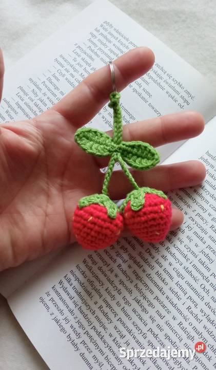 Truskawki wykonane na szydełku brelok Łask