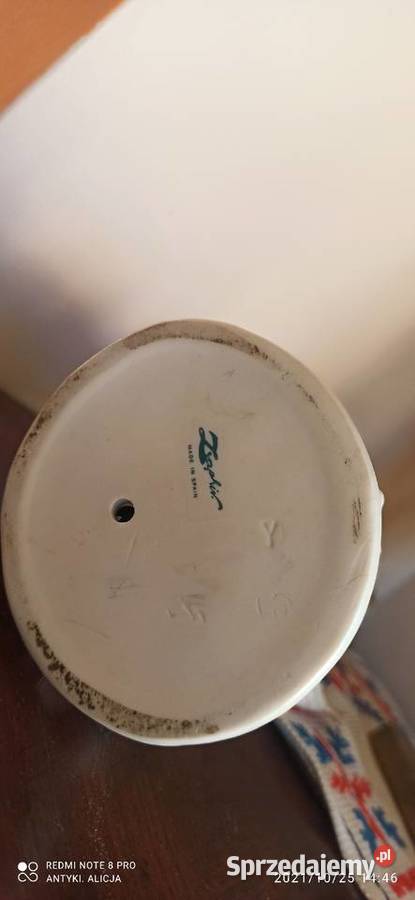 Figurka dziewczyny z kapeluszem Zapfir Made in Gdańsk