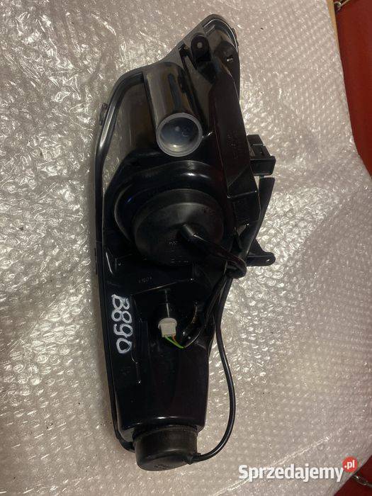 Peugeot Satelis 125 lampa przód reflektor B890 Poznań
