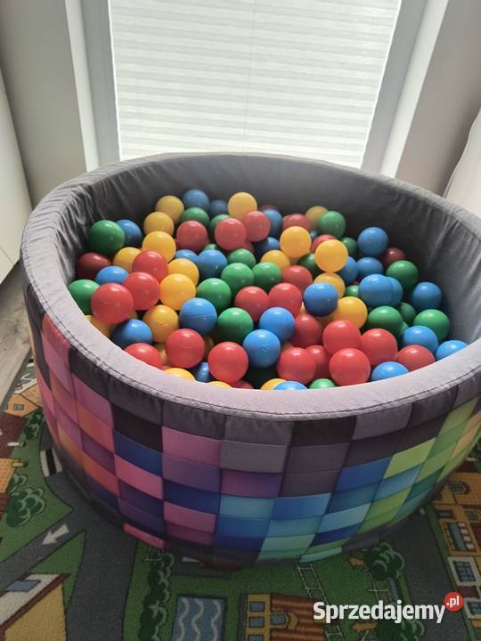 Suchy basen z piłkami dzieci stan Olsztyn