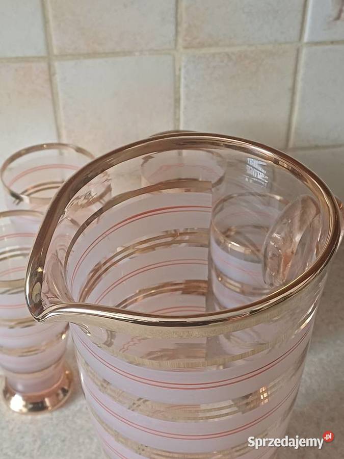 vintage dzbanek ze szklankami
