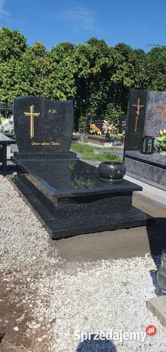 Ciemny nagrobek granit impala 1616