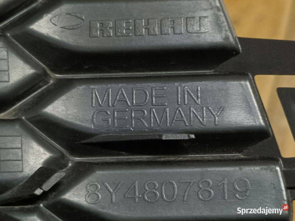 AUDI A3 KRATKA ZDERZAKA LEWY TYŁ 8Y4807819 Pleszew