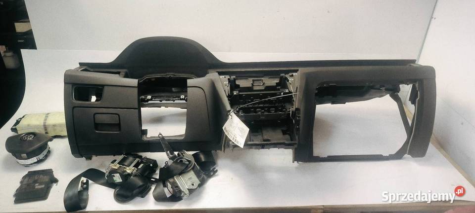 DESKA KOKPIT VOLKSWAGEN PASSAT B8 PODUSZKA PASY Pozostałe Lipno