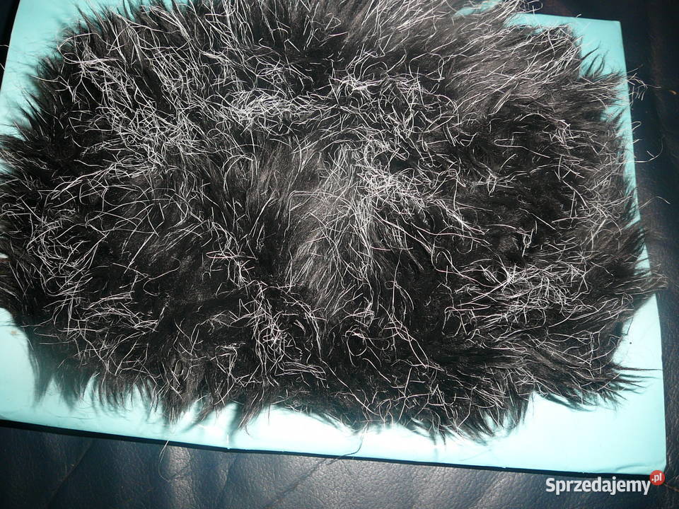 Zestaw czapka czarna futro chusta biała i szalik Wrocław