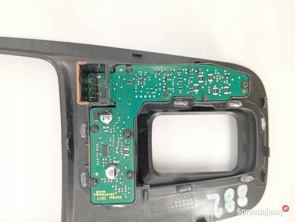OSŁONA RAMKA TUNELU LEWARKA 5E4713203 Skoda