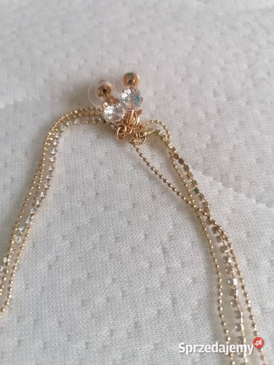 Kolczyki i potrójny łańcuszek