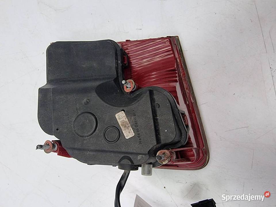 LAMPA W KLAPE LEWA AUDI A8 D3 4E0945093C