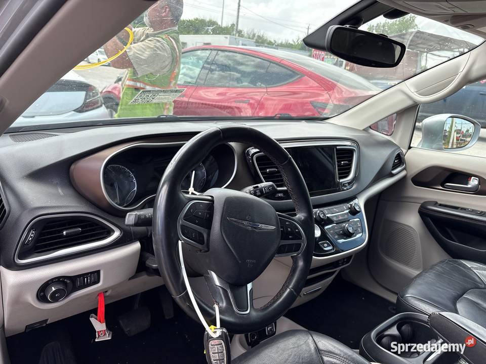 Chrysler Pacifica Łuków