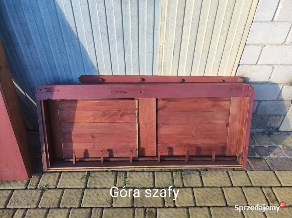Antyczna drewniana szafa z rzeźbieniami w Podkałek sprzedam