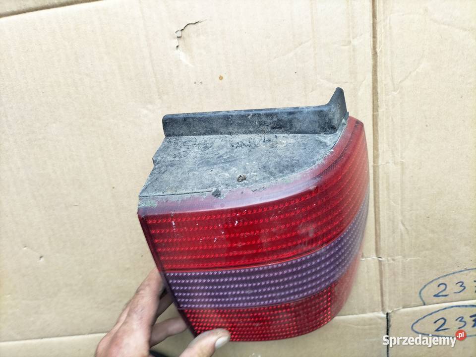 VW PASSAT B4 KOMBI LAMPA TYŁ TYLNA PRAWA Kamień-Kolonia