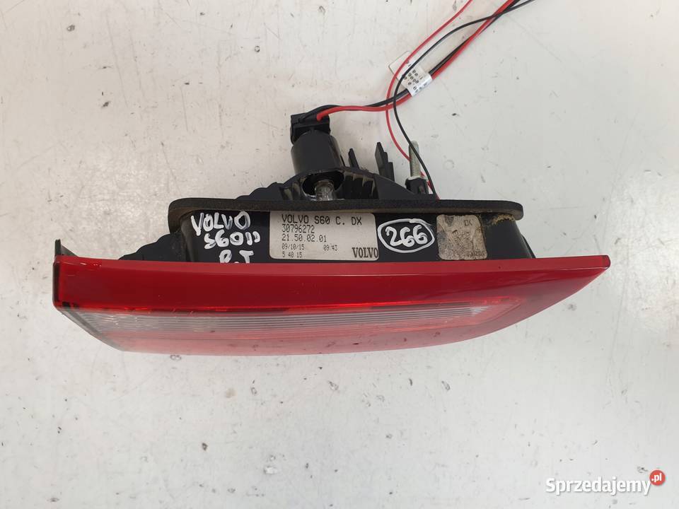 LAMPA PRAWA Volvo S60 II TYLNA prawy tył W KLAPE