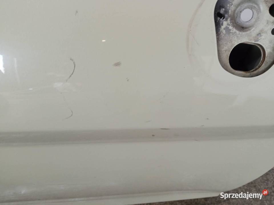 DRZWI PRAWE PRZÓD 49 LEKKO USZKODZONE Ford świętokrzyskie